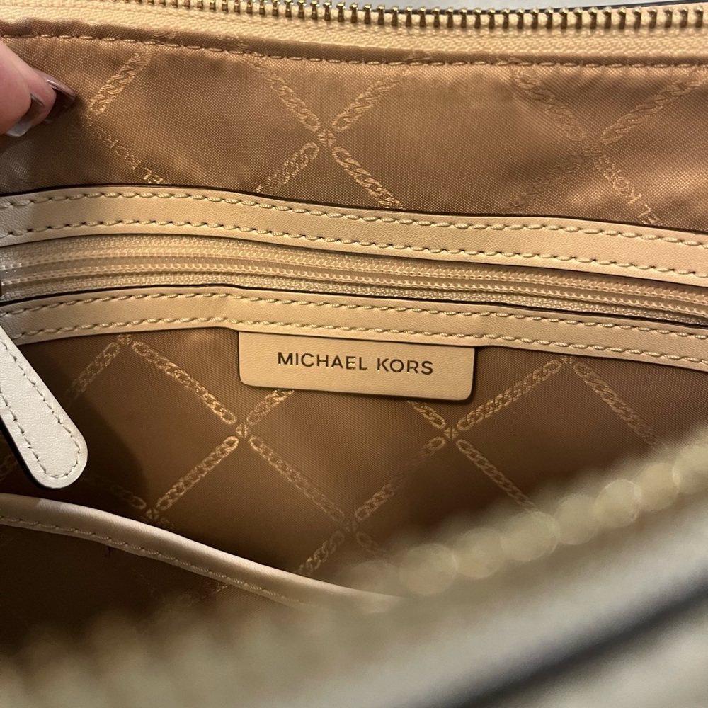 Michael Kors Leather Susan Cream w/ Gold Hardware Medium Quilted Tote B… - Picture 14 of 16